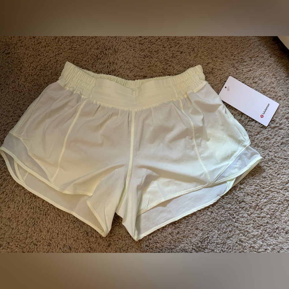 Lululemon Hotty Hot LR Short 4”